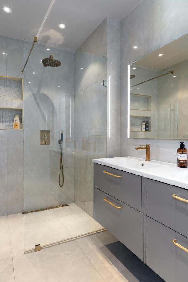 Stylish And Spacious Family Home Стокгольм Экстерьер фото