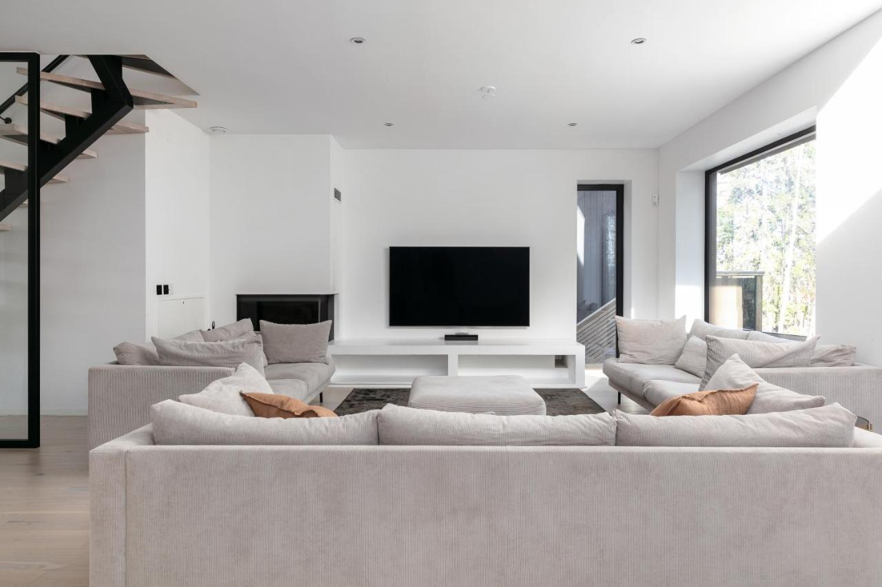 Stylish And Spacious Family Home Стокгольм Экстерьер фото