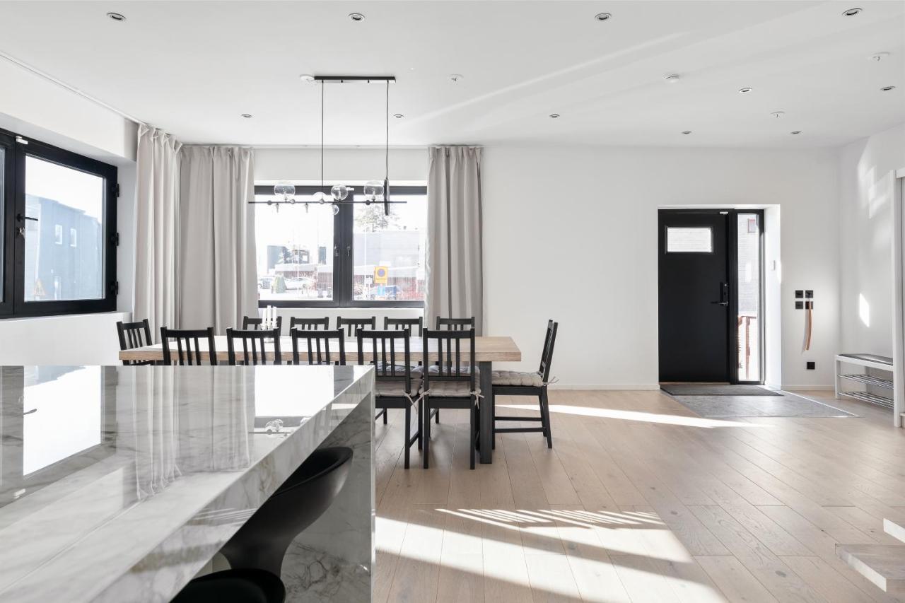 Stylish And Spacious Family Home Стокгольм Экстерьер фото