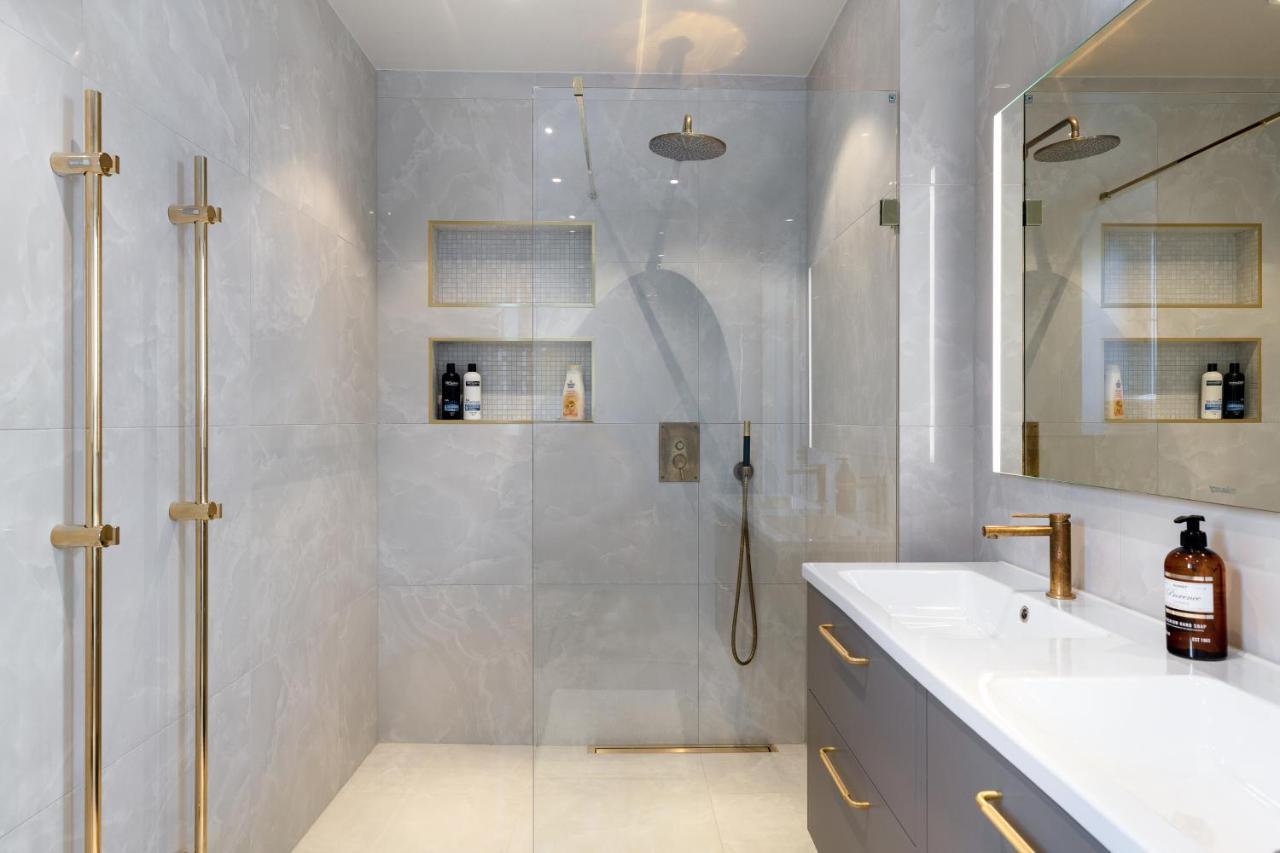 Stylish And Spacious Family Home Стокгольм Экстерьер фото